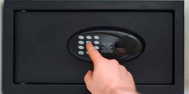 Opening-a-dial-safe-Safes-NYC