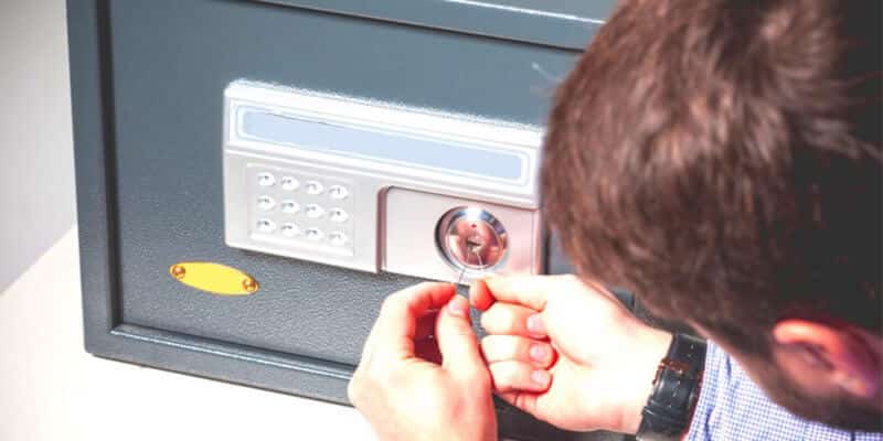 cracking-open-a-safe-Safes-NYC